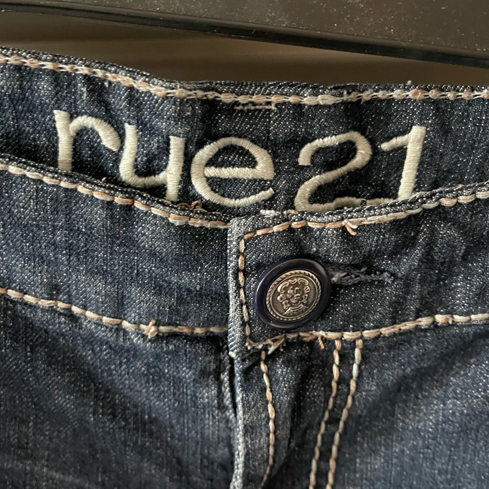 Rue21 Dark Blue Curvy Distressed Cuffed Denim Shorts - Picture 2 of 4